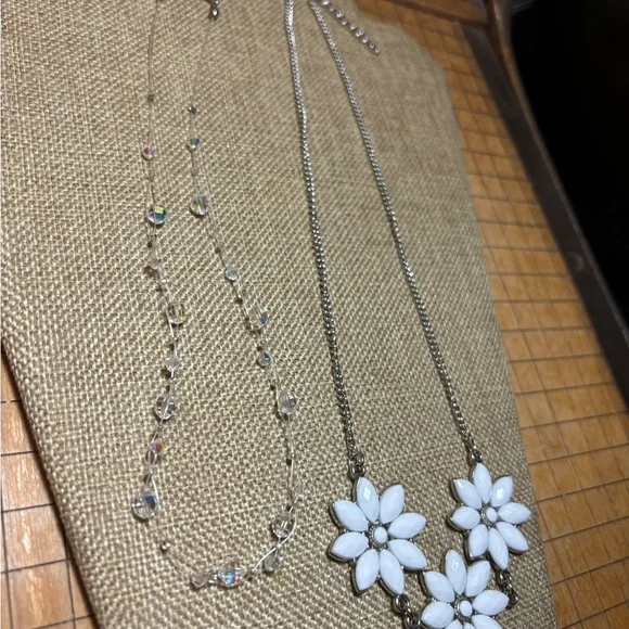 Necklace Combo Silver White Floral 22” and Delicate Floating Iridescent Bead 18” - Picture 4 of 14